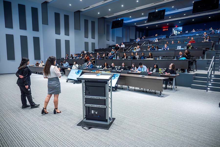 Two girls pitching in the pitch competion