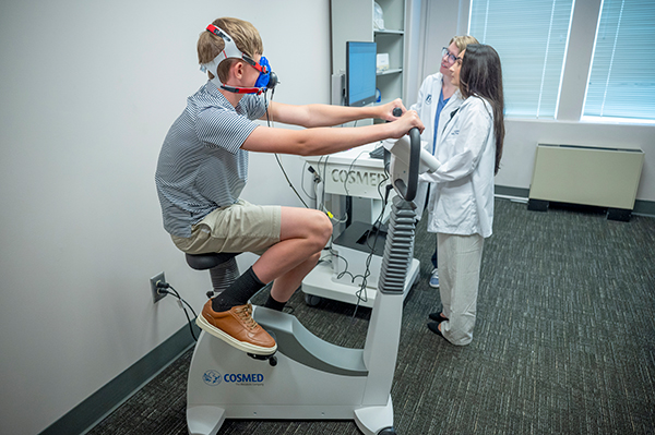 The Quark CPET is a state-of-the-art metabolic cart for gas exchange analysis (VO2, VCO2) during exercise or resting protocols. It can also assess cardiovascular assessment via a 12-lead Stress Testing ECG module.
