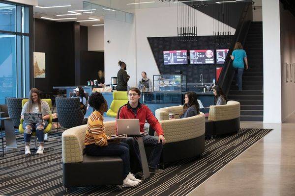 Students in lobby 