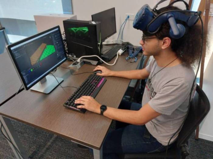 student with vr goggles 