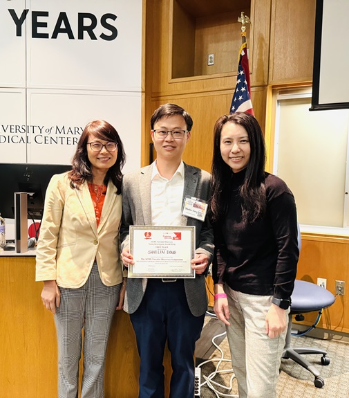 Dr. Shuilin Dong received 1st place of Yong investigator Award.