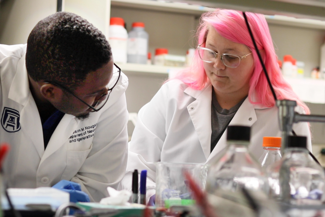 Jayvon Nougaisse & Kirstyn Denney in the lab