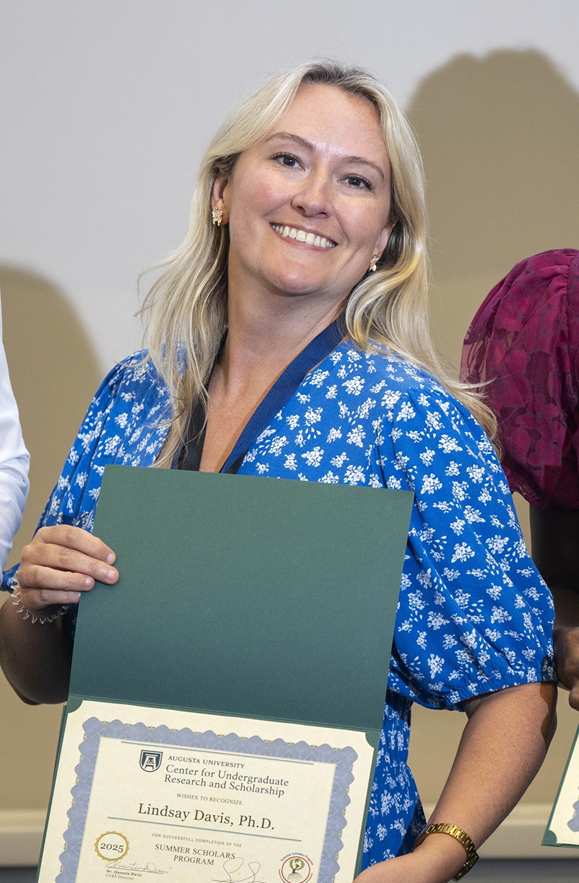 photo of Dr. Lindsey Davis