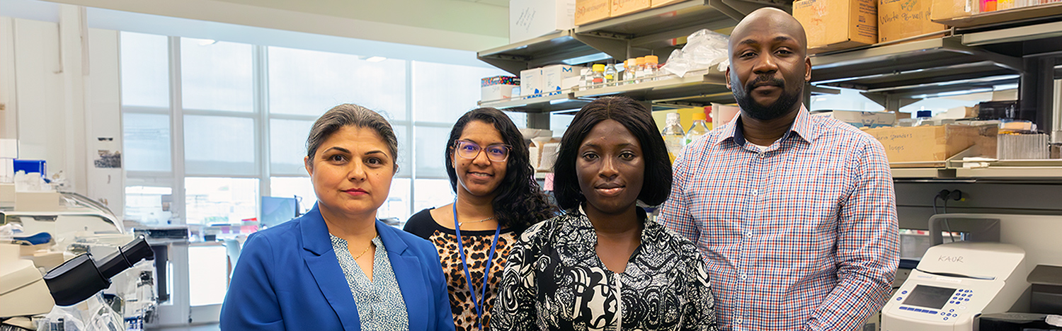 Kaur and students in lab