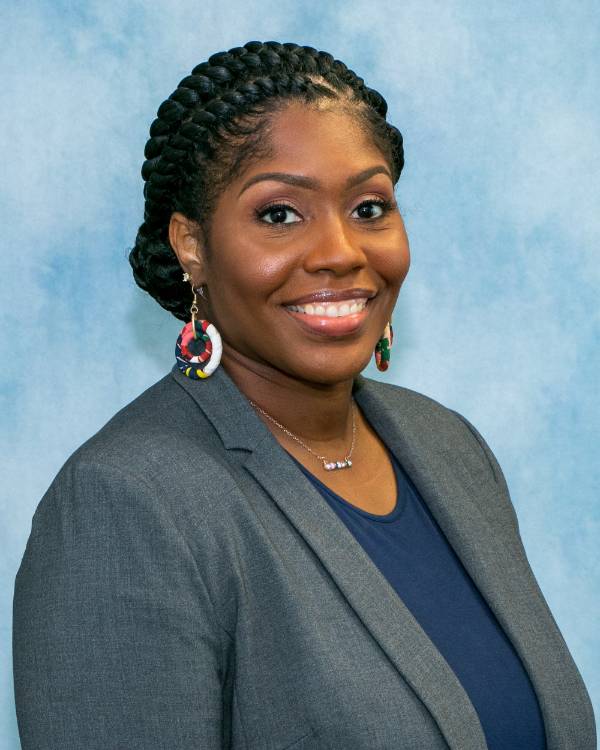 Headshot photo of Stacy Roberts